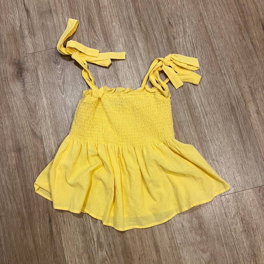 CUTE YELLOW CROP